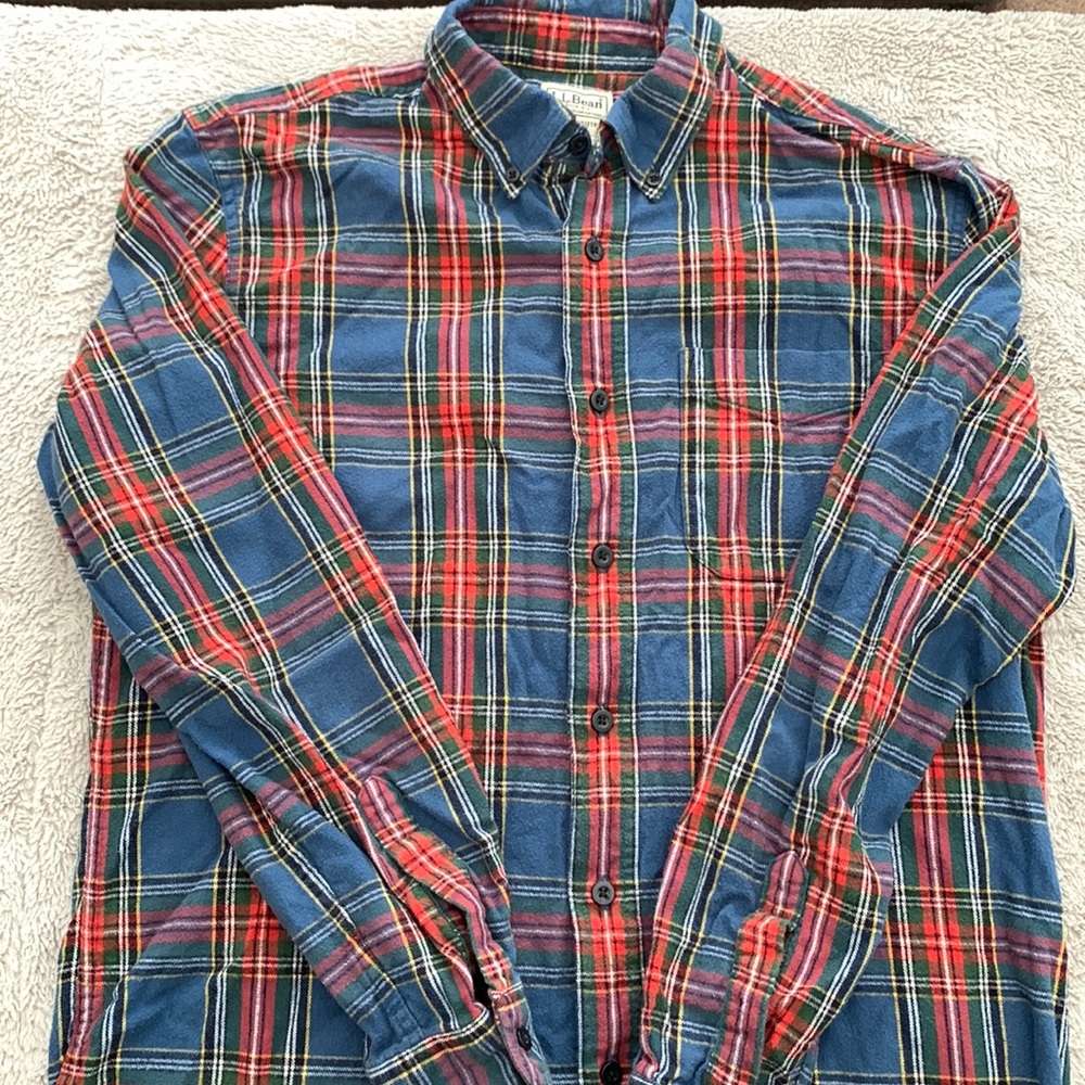 Men’s L.L. Bean plaid button down flannel shirt - Size M